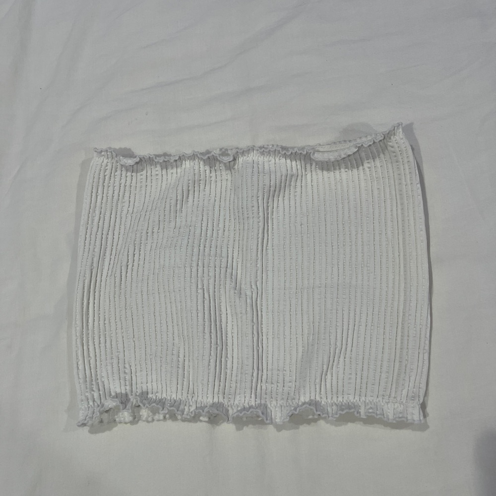 Bozzolo White Ribbed Ruffled Crop Top